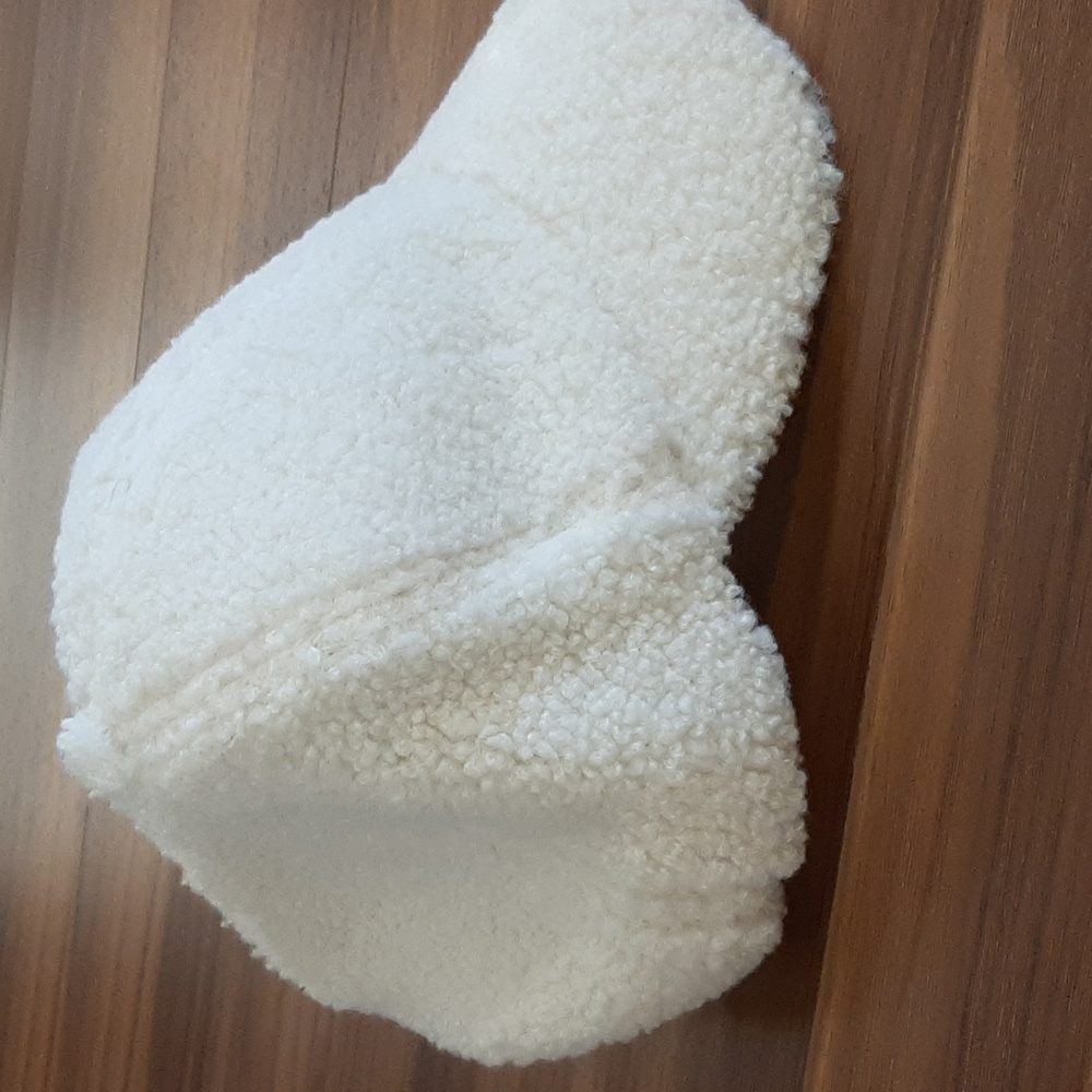 Fleece cap - Picture 2 of 3